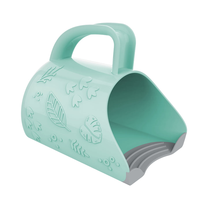 Introducing Dr. Brown’s™ CleanUp™ Dino-Pour Baby Bath Rinse Cup in teal. This versatile handheld scoop, adorned with embossed leaf patterns on its sides, is perfect for collecting leaves and garden debris or as a tear-free bath time tool. Its sturdy handle ensures easy gripping for ultimate convenience.