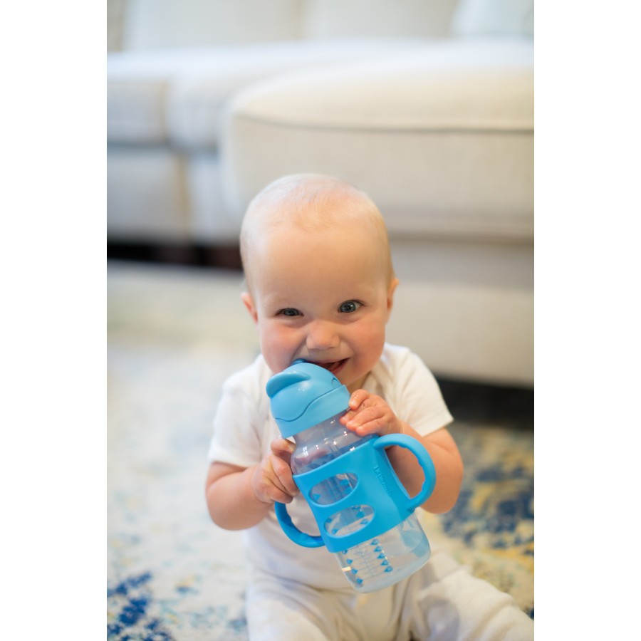 https://www.drbrownsbaby.com/wp-content/uploads/2021/06/Lifestyle_Sippy_Straw_Bottle_with-Silicone_Handles_Wide_Neck_Blue_O16A0720.jpg